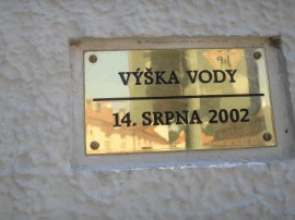 Прага. Влтава. Уровень воды весной 2002 года.